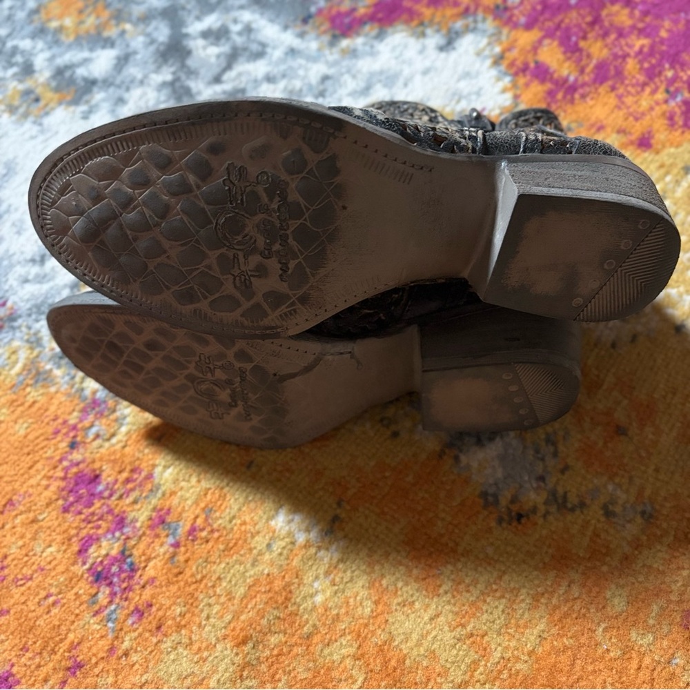 Like 🆕 Circle G by Corral Distressed Leather Black Yellow Shortie Ankle Booties - Picture 5 of 13